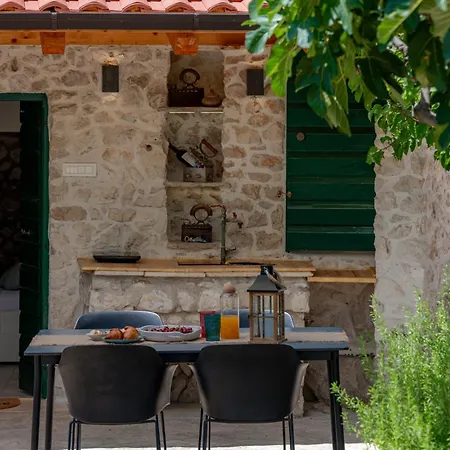 California Apartment Celopeci