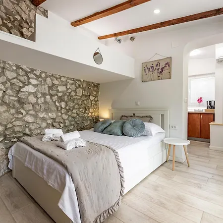 California Apartment *