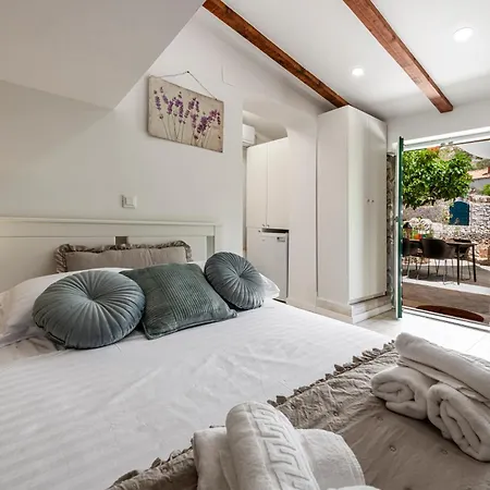 California Apartment *