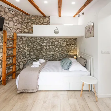 California Apartment *