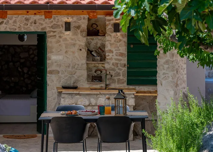 California Apartment Celopeci