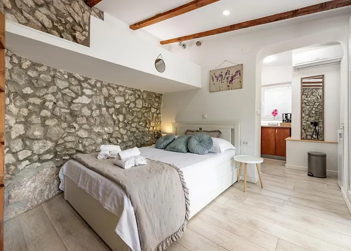 California Apartment *