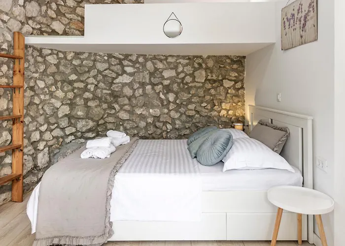 California Apartment Celopeci