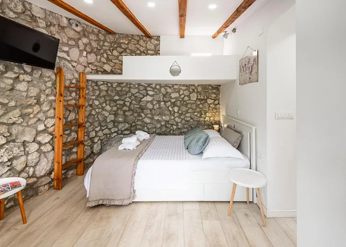 California Apartment *