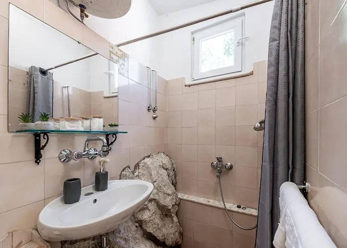 California Apartment *